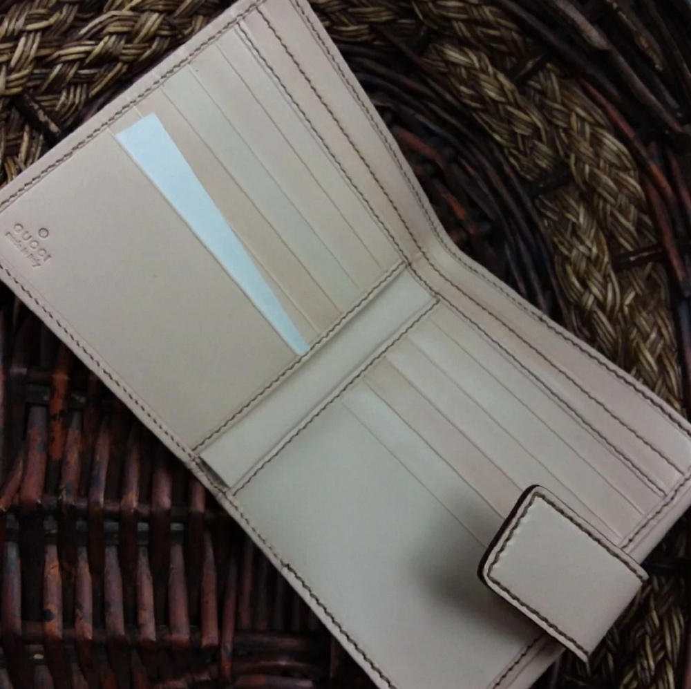 Gucci - Picture 2 of 4